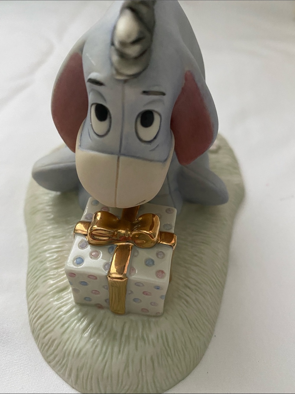Lenox Disney. Blue Eeyore Figurine with Gold-Accented Present